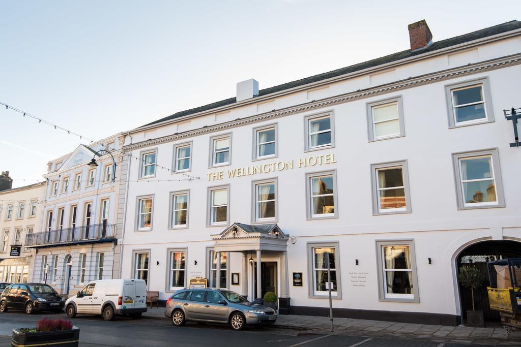 The Wellington Hotel Brecon Eksteriør billede