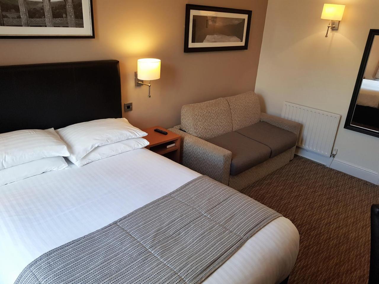 The Wellington Hotel Brecon Eksteriør billede